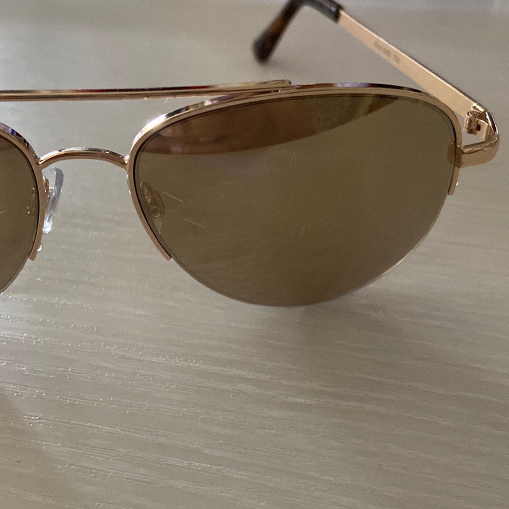 Gold tone Aviator Style Sunglasses